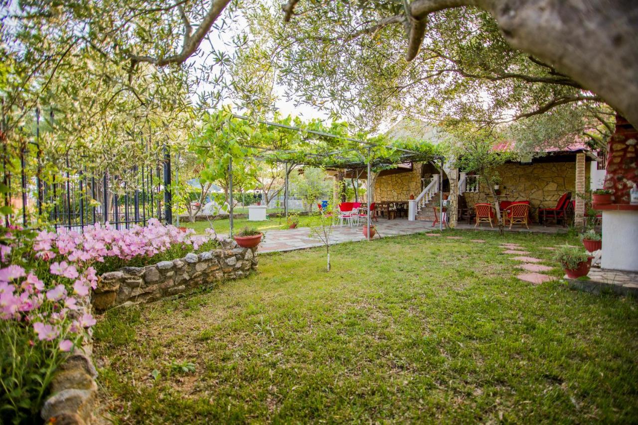 Villa Touzla โอฟรีนีออน ภายนอก รูปภาพ