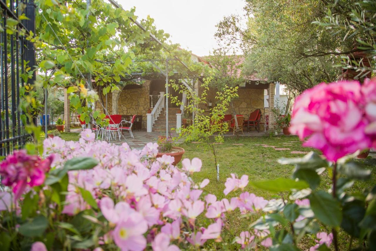 Villa Touzla โอฟรีนีออน ภายนอก รูปภาพ