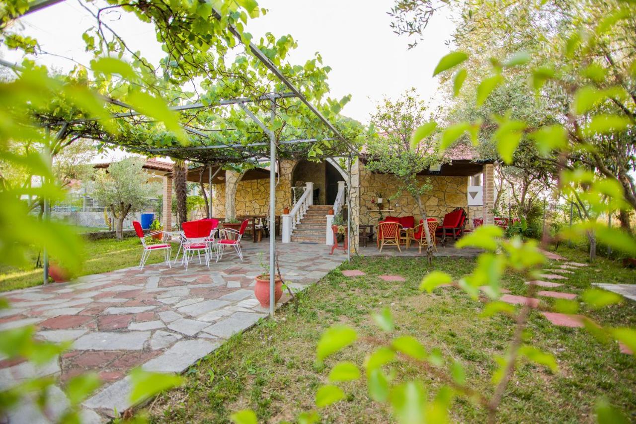 Villa Touzla โอฟรีนีออน ภายนอก รูปภาพ