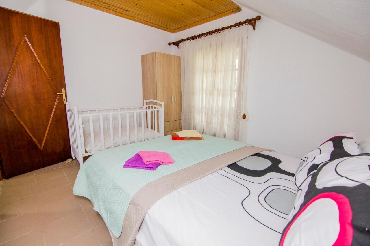 Villa Touzla โอฟรีนีออน ภายนอก รูปภาพ