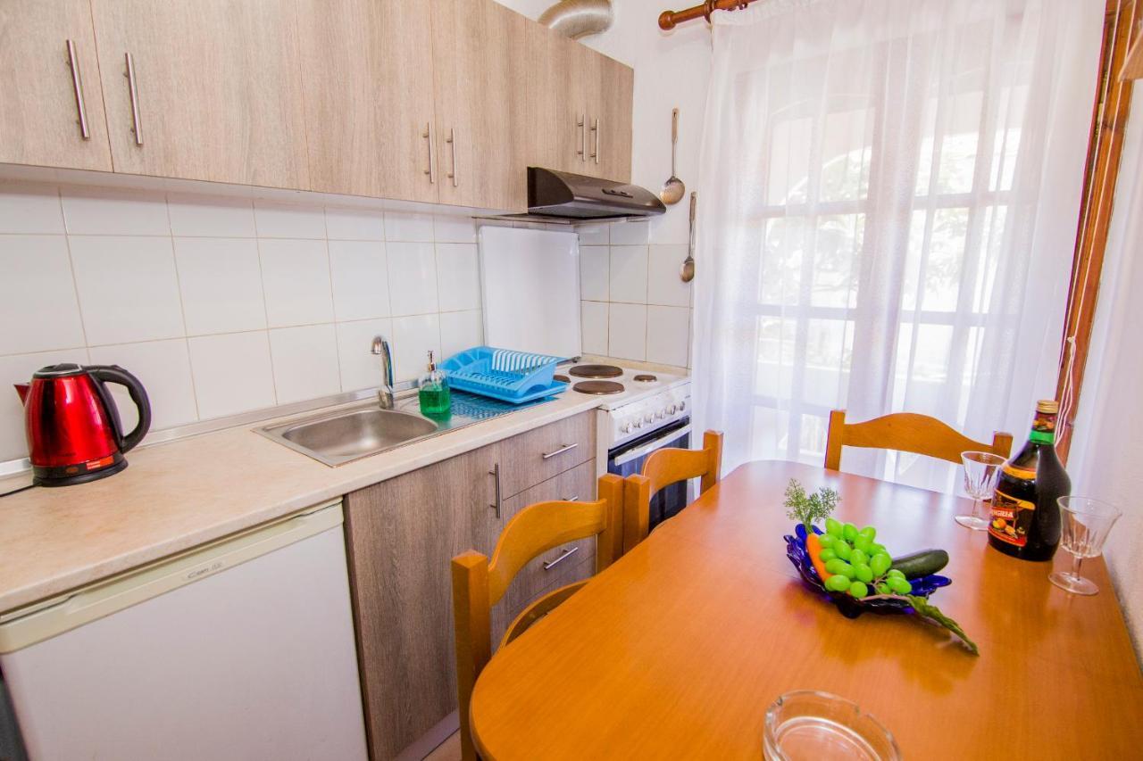 Villa Touzla โอฟรีนีออน ภายนอก รูปภาพ