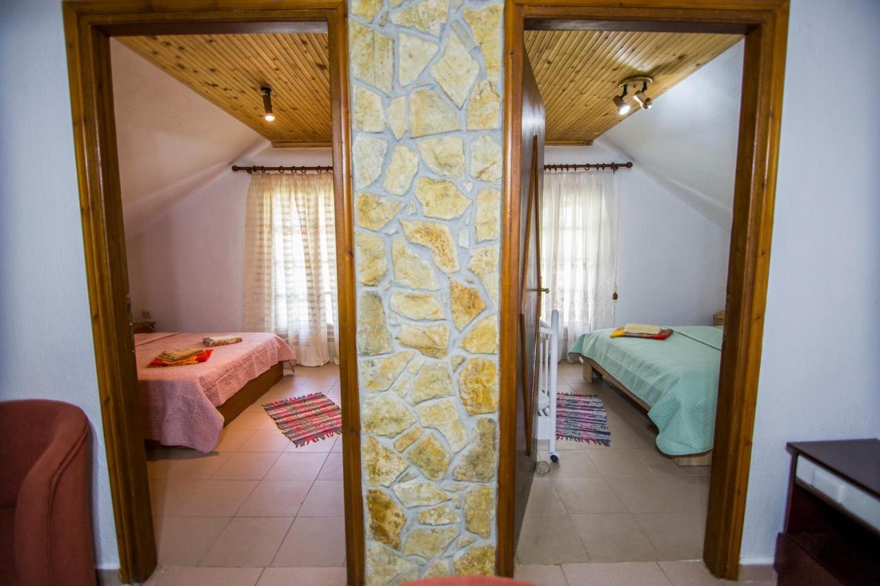 Villa Touzla โอฟรีนีออน ภายนอก รูปภาพ