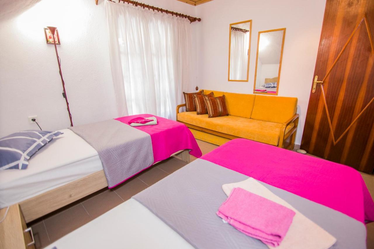 Villa Touzla โอฟรีนีออน ภายนอก รูปภาพ