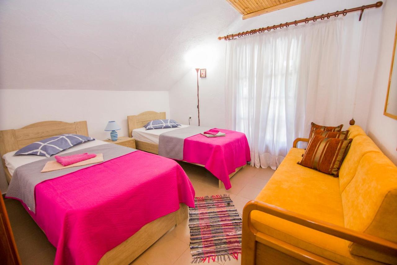 Villa Touzla โอฟรีนีออน ภายนอก รูปภาพ