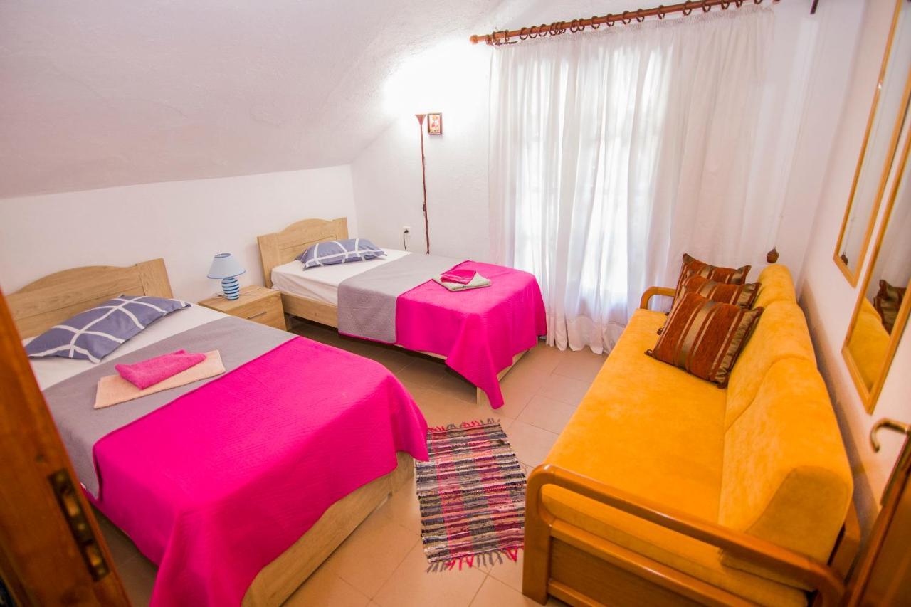 Villa Touzla โอฟรีนีออน ภายนอก รูปภาพ