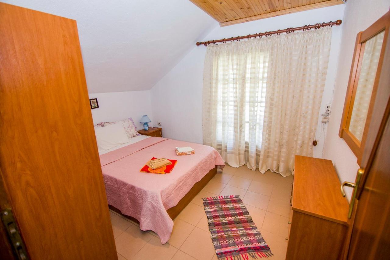 Villa Touzla โอฟรีนีออน ภายนอก รูปภาพ
