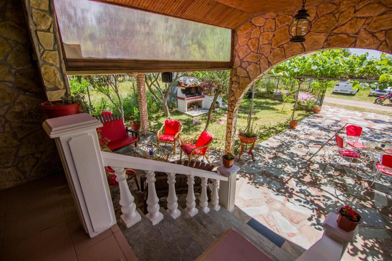 Villa Touzla โอฟรีนีออน ภายนอก รูปภาพ