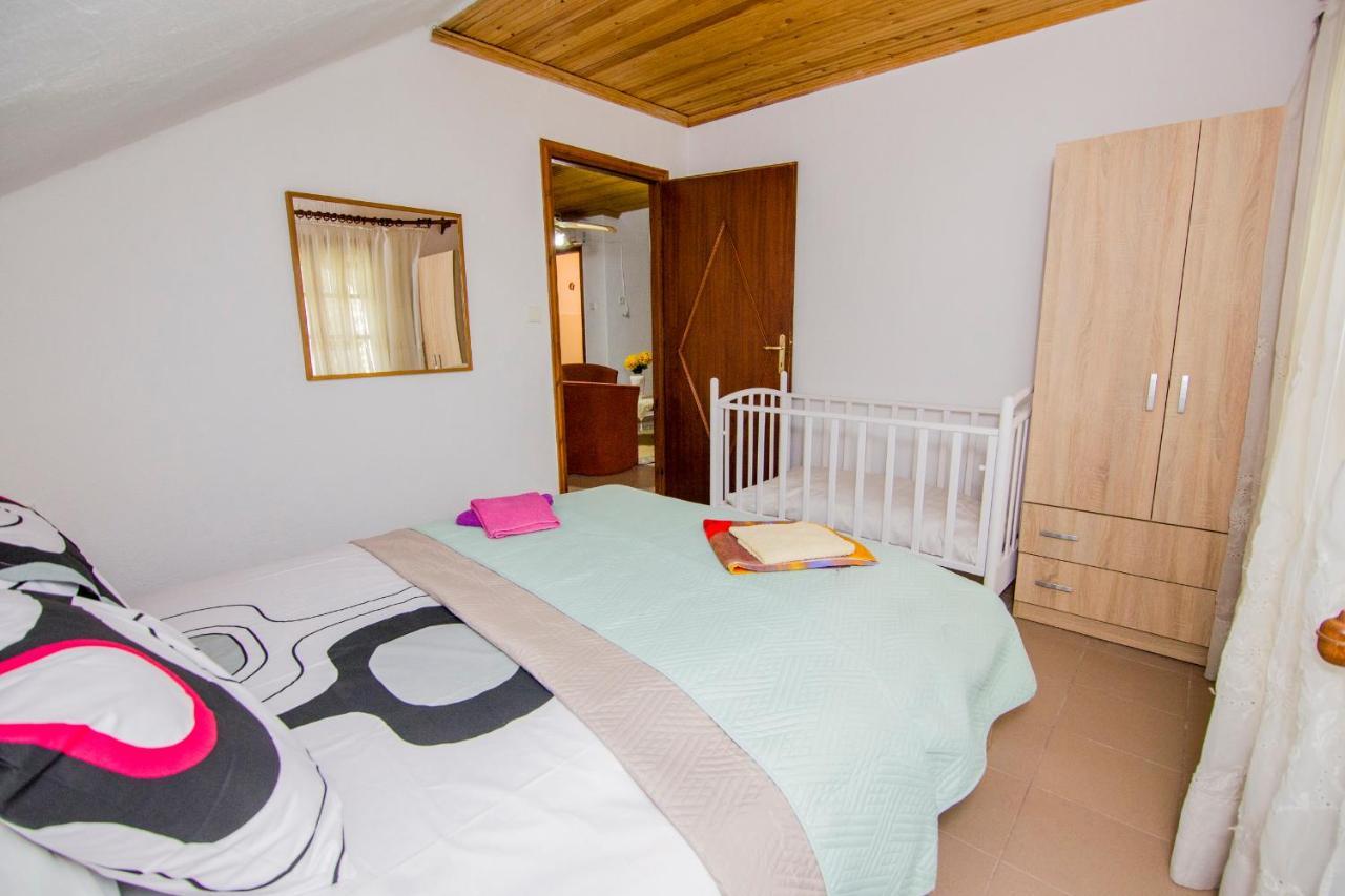 Villa Touzla โอฟรีนีออน ภายนอก รูปภาพ