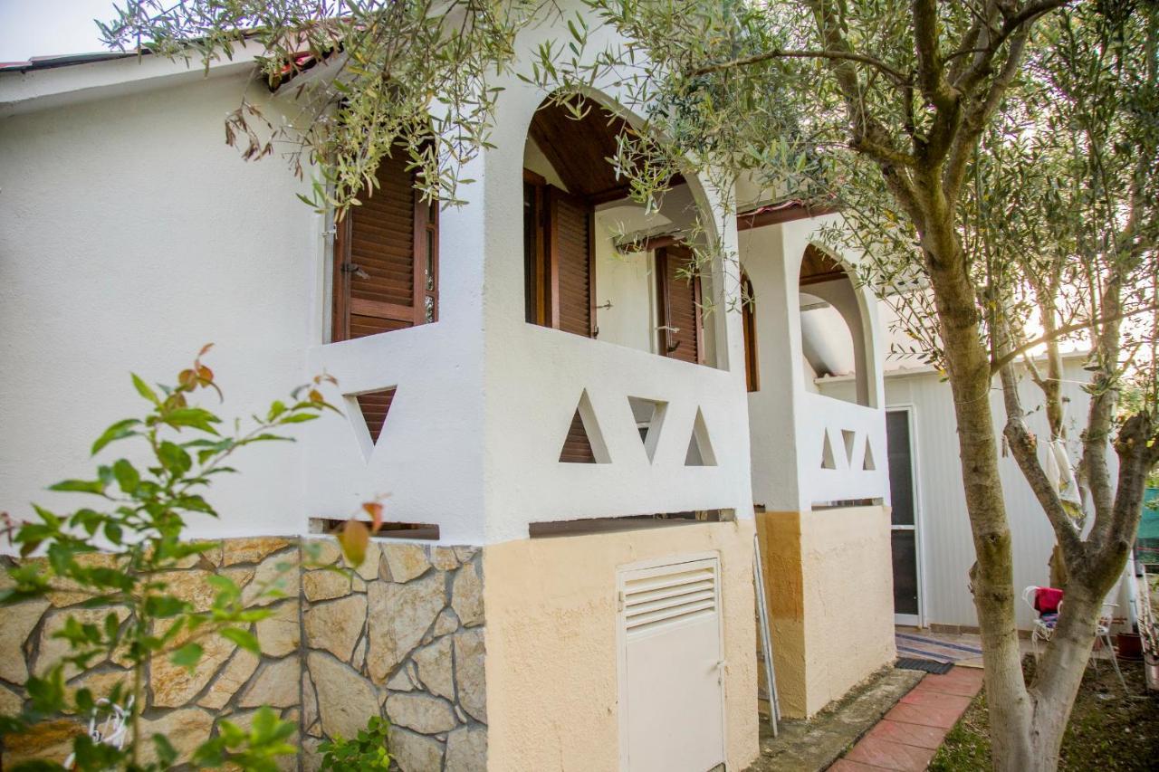 Villa Touzla โอฟรีนีออน ภายนอก รูปภาพ