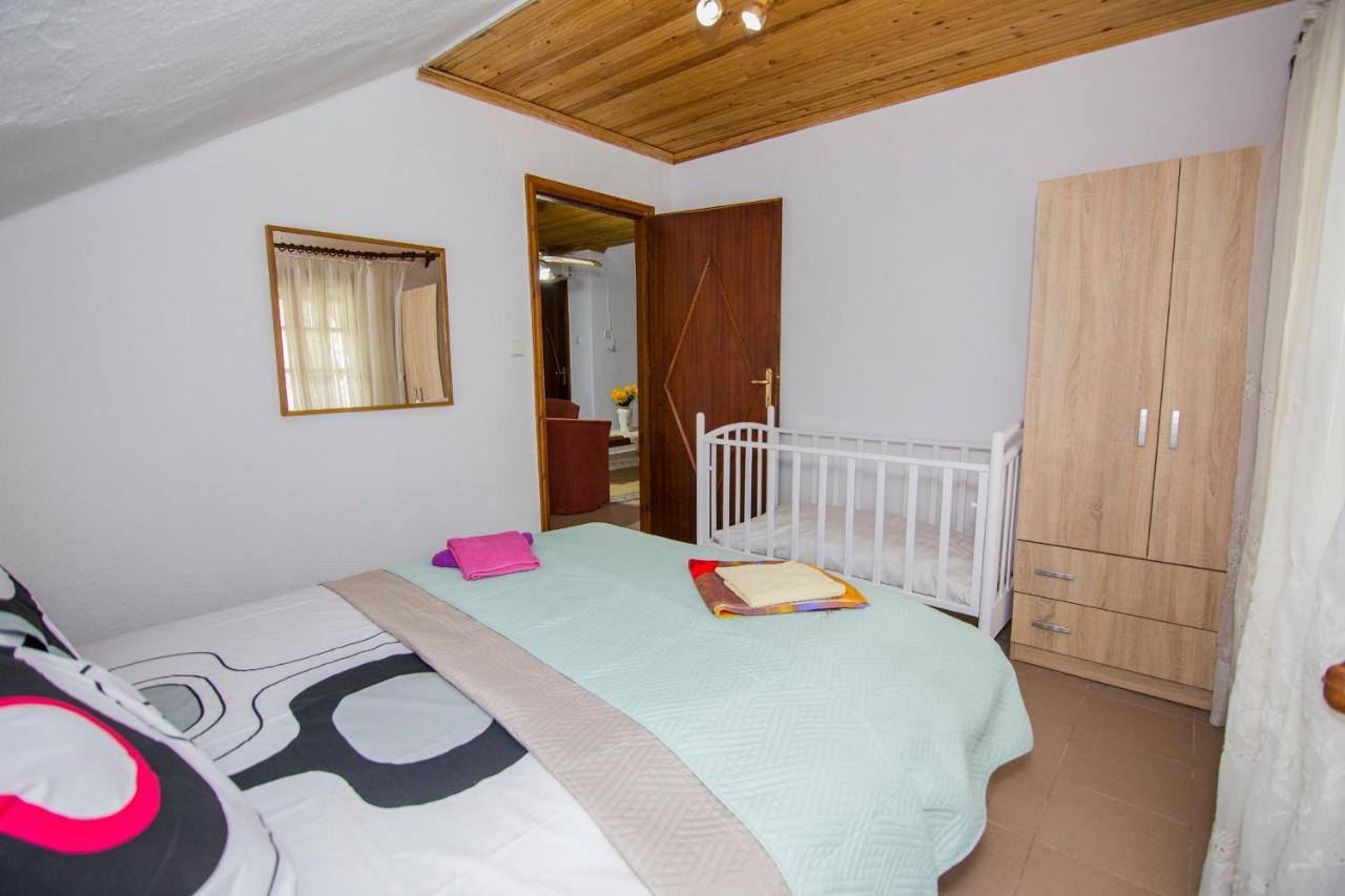 Villa Touzla โอฟรีนีออน ภายนอก รูปภาพ