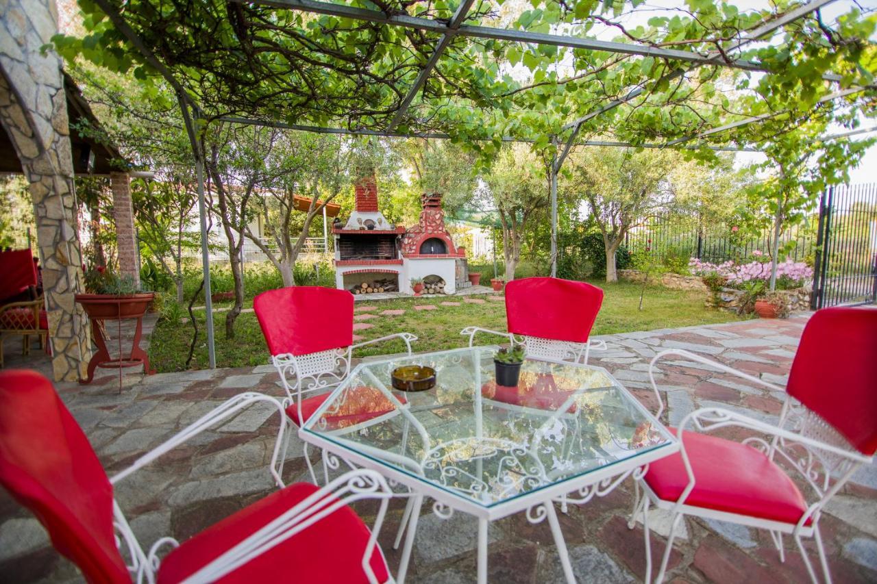 Villa Touzla โอฟรีนีออน ภายนอก รูปภาพ