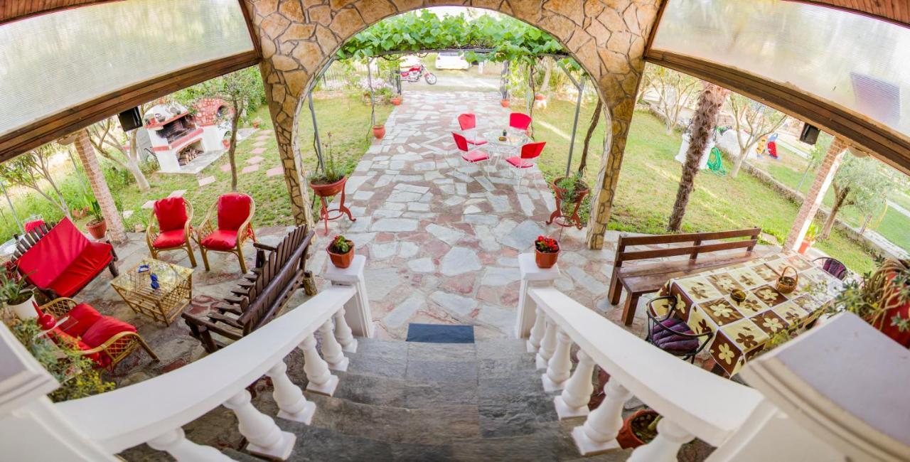 Villa Touzla โอฟรีนีออน ภายนอก รูปภาพ