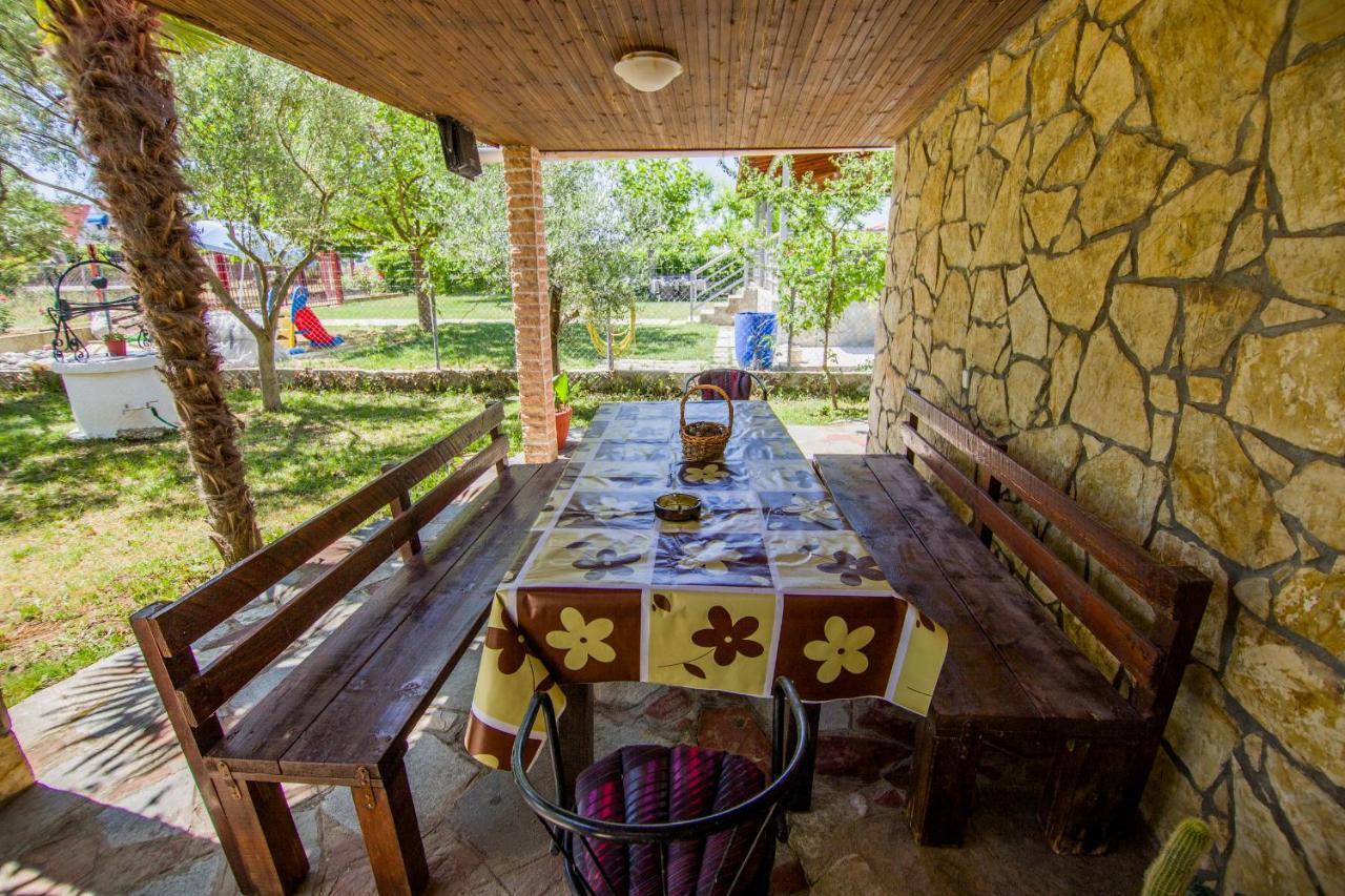 Villa Touzla โอฟรีนีออน ภายนอก รูปภาพ